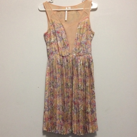 LC Lauren Conrad Dresses & Skirts - 🌼 LC Lauren Conrad | Peach Color Floral Dress